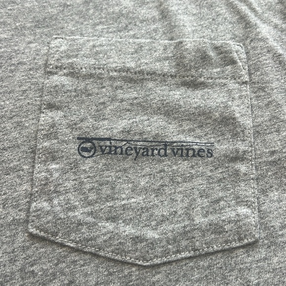 Men’s Vineyard Vines Long Sleeve Fishing Rod Pocket T-Shirt - Picture 6 of 7